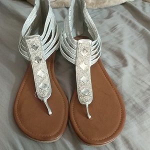 Metallic silver Sandals NWOT ✨